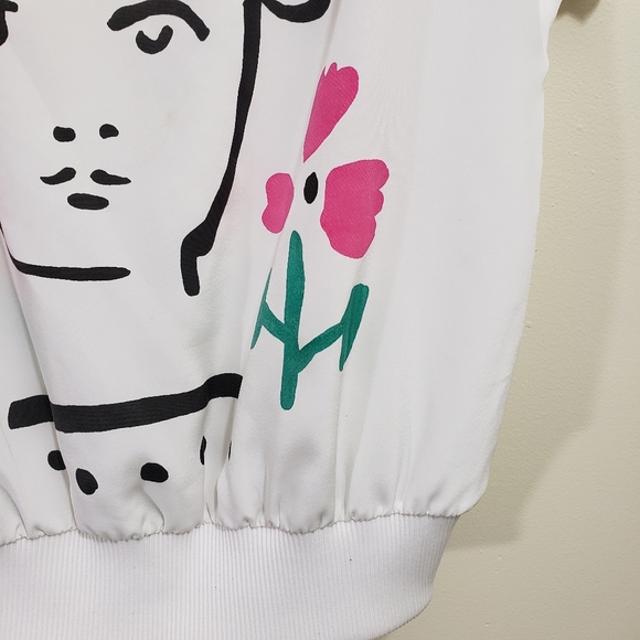 Vintage Campus Casuals flower face drawing graphic cap sleeve blouse - Picture 11 of 12